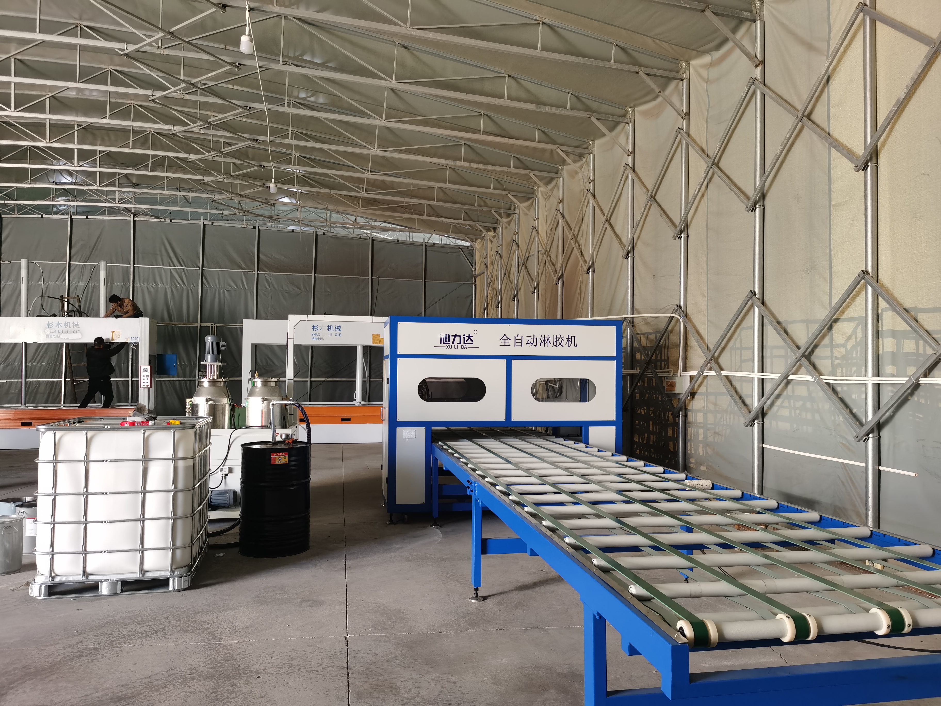 Advantages of Glue Spreading Machine for Composite Exterior Wall Insulation Panels 